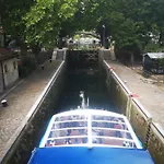 Grand Studio Canal St Martin Paris 1 Lit Double 1Piece